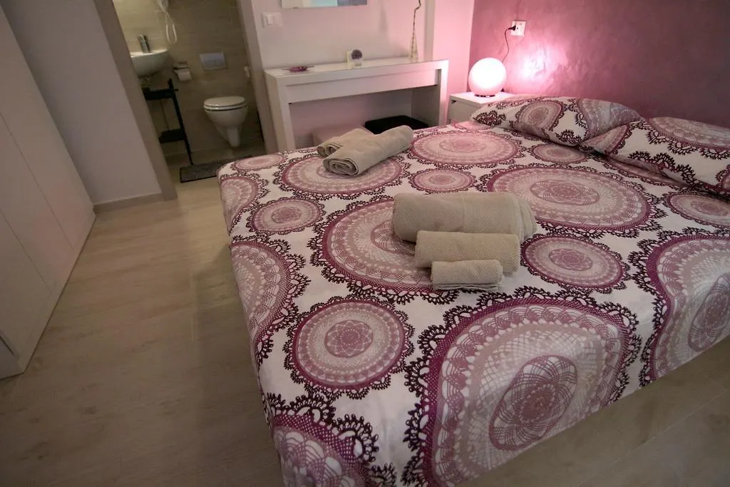 Rosemary Charming Rooms-1